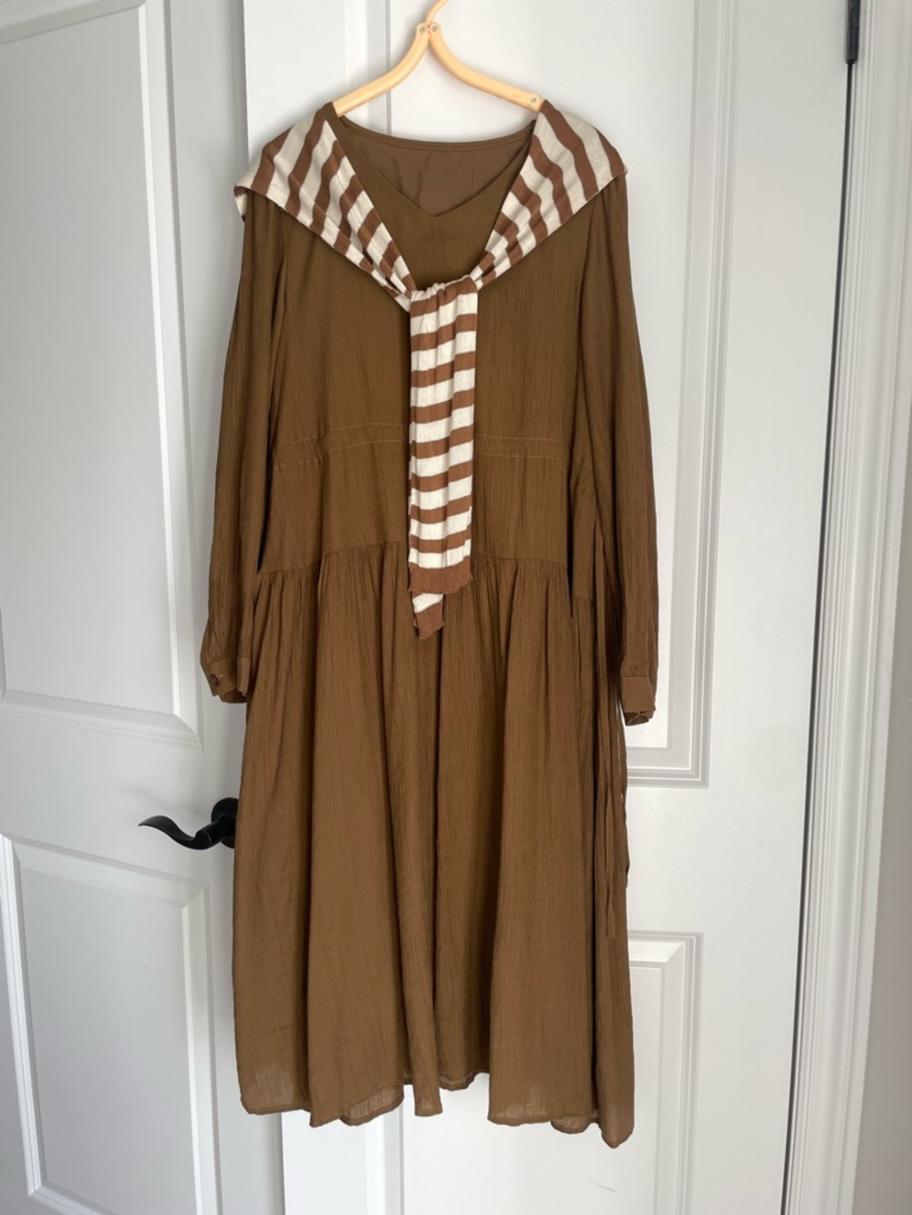 Earth-Tone Brown Long Sleeve Midi Dress with Striped Scarf